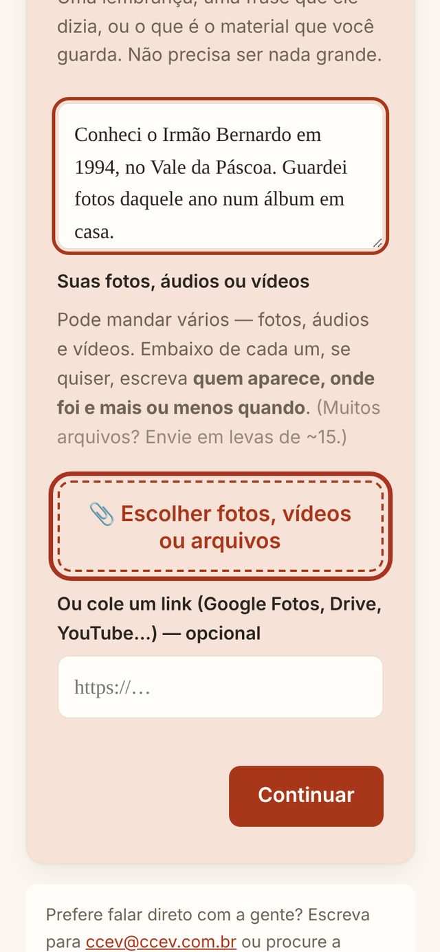 O botão Escolher fotos, vídeos ou arquivos destacado no formulário.